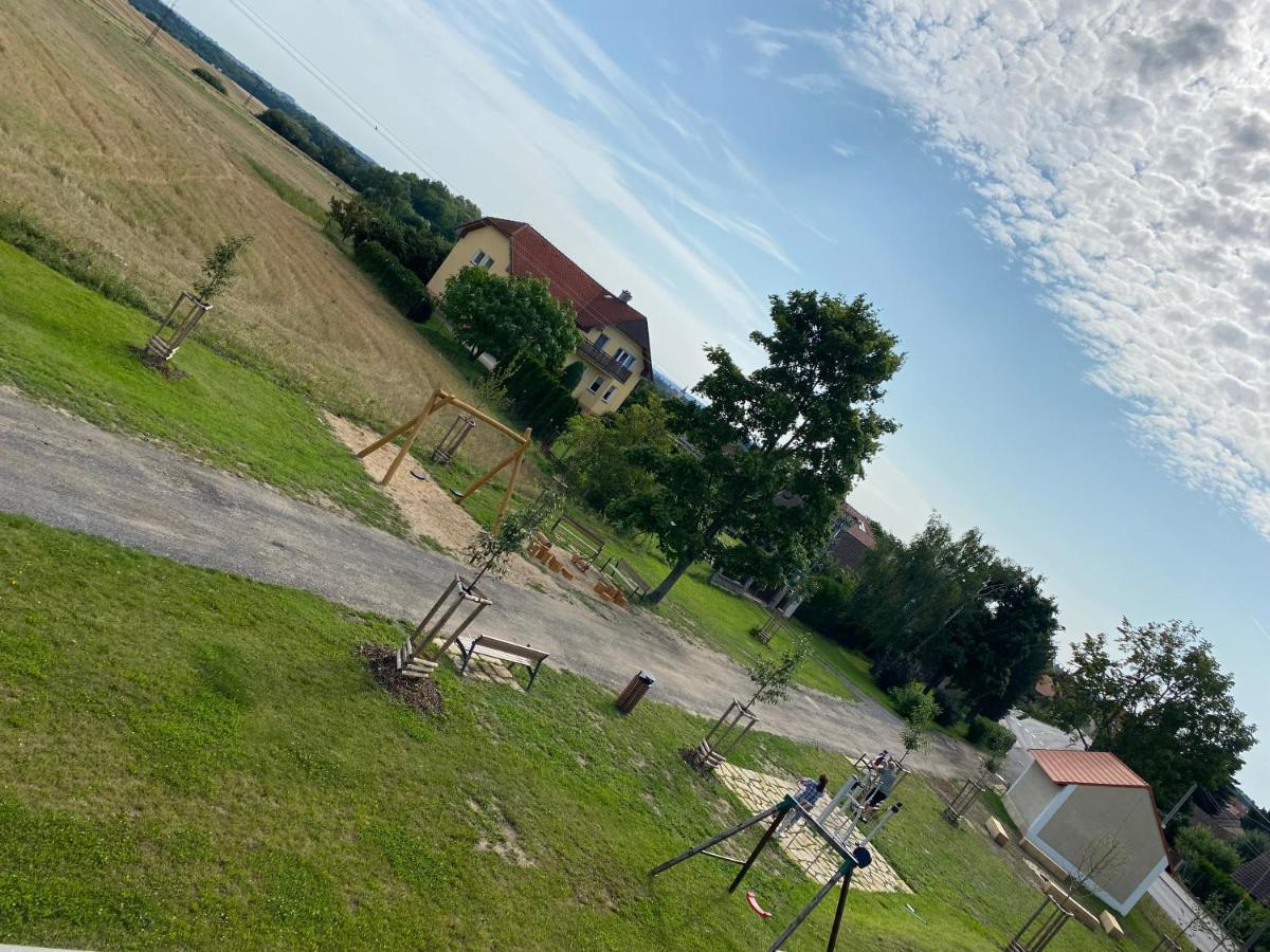 Penzion Rozkos Pruhonice Bagian luar foto