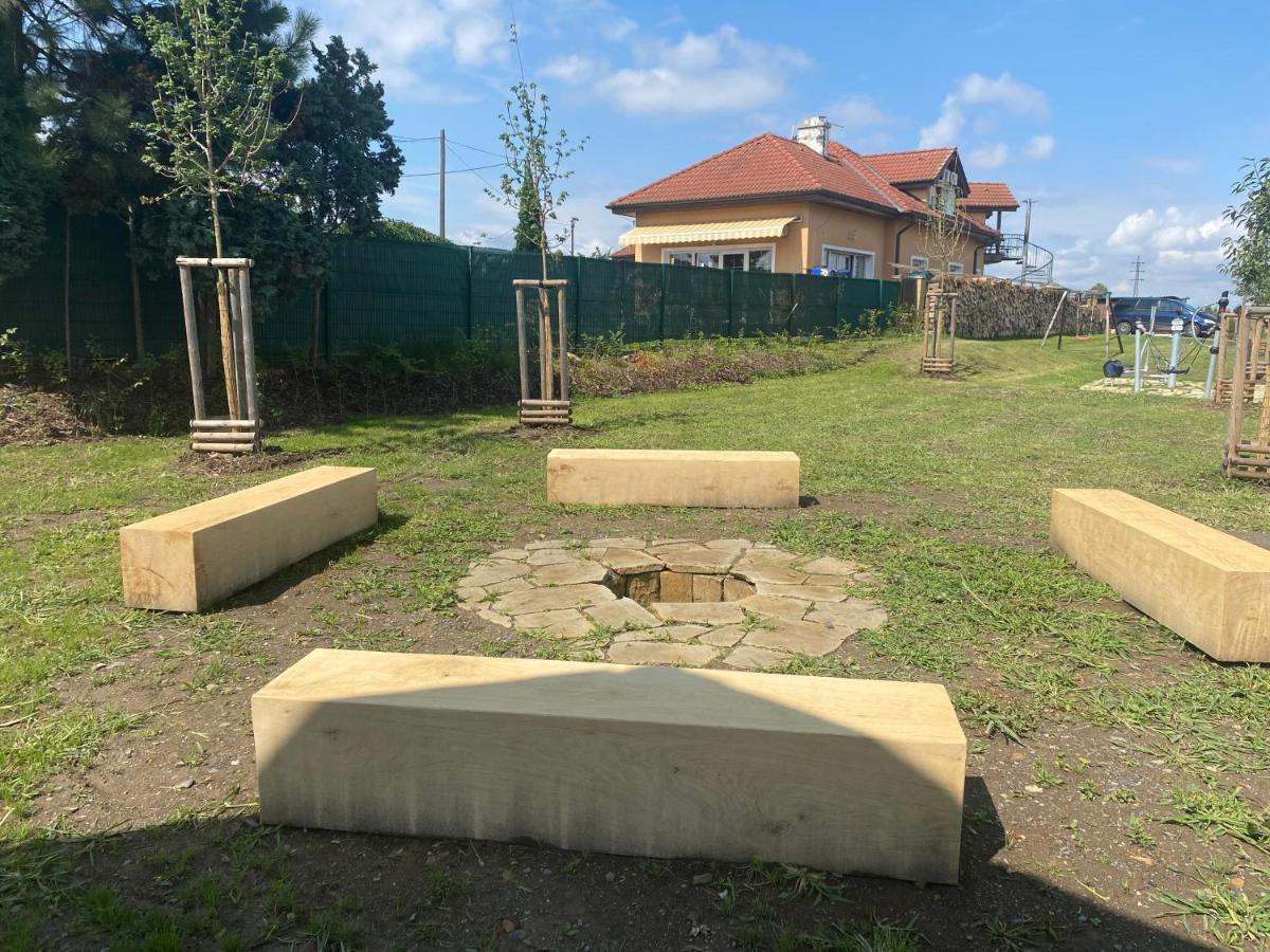 Penzion Rozkos Pruhonice Bagian luar foto